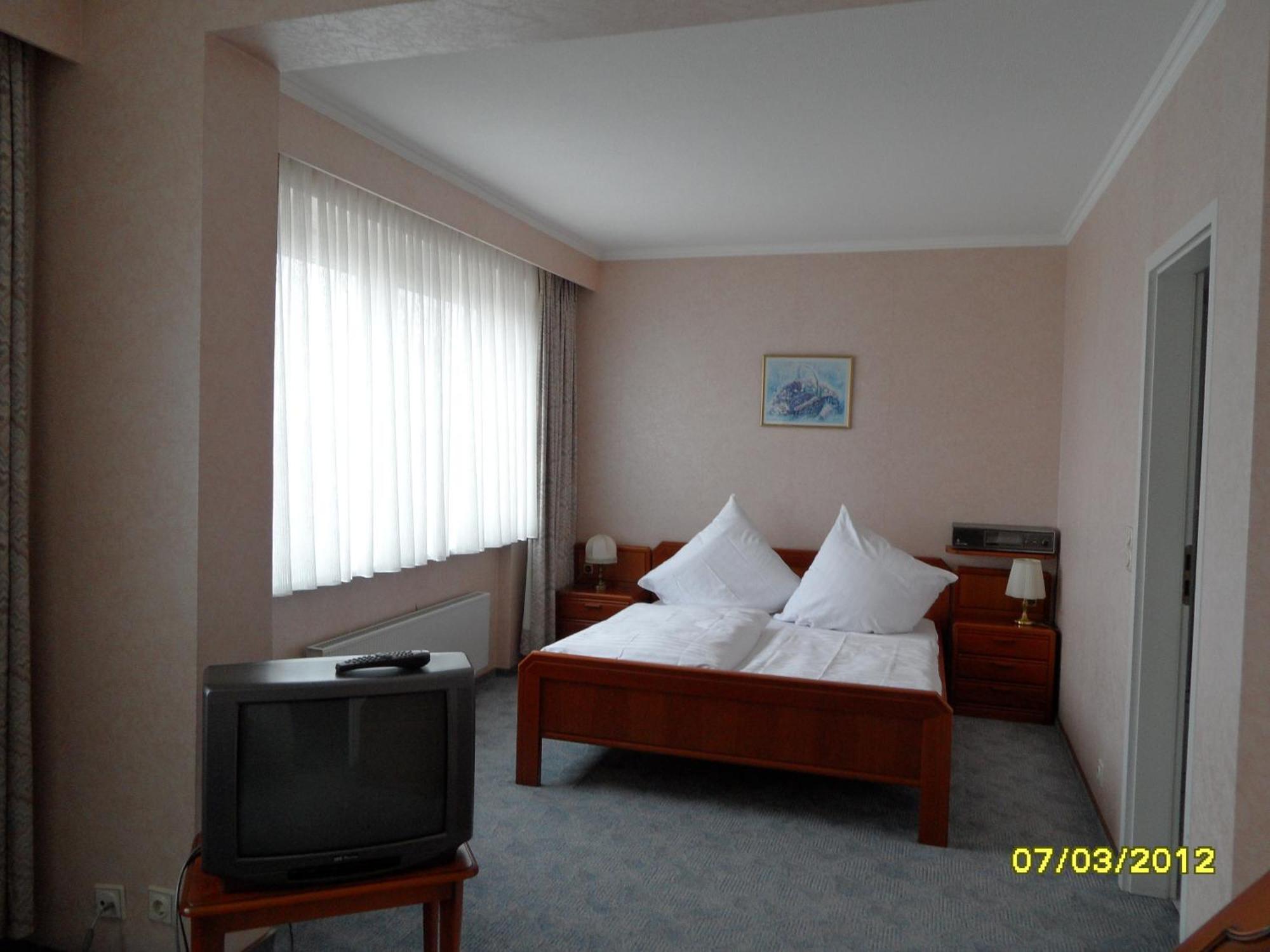 Wiking Hotel Хенщед-Улцбург Екстериор снимка
