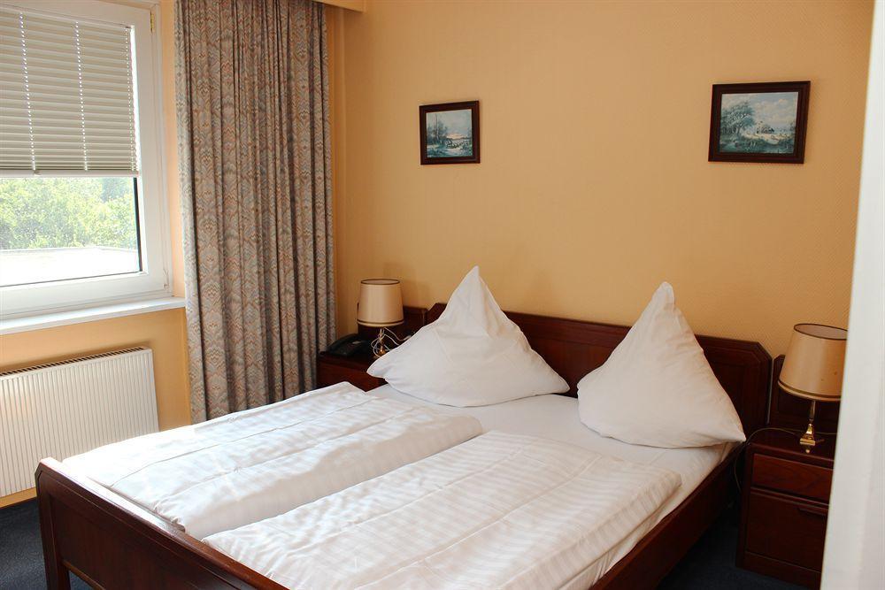 Wiking Hotel Хенщед-Улцбург Екстериор снимка